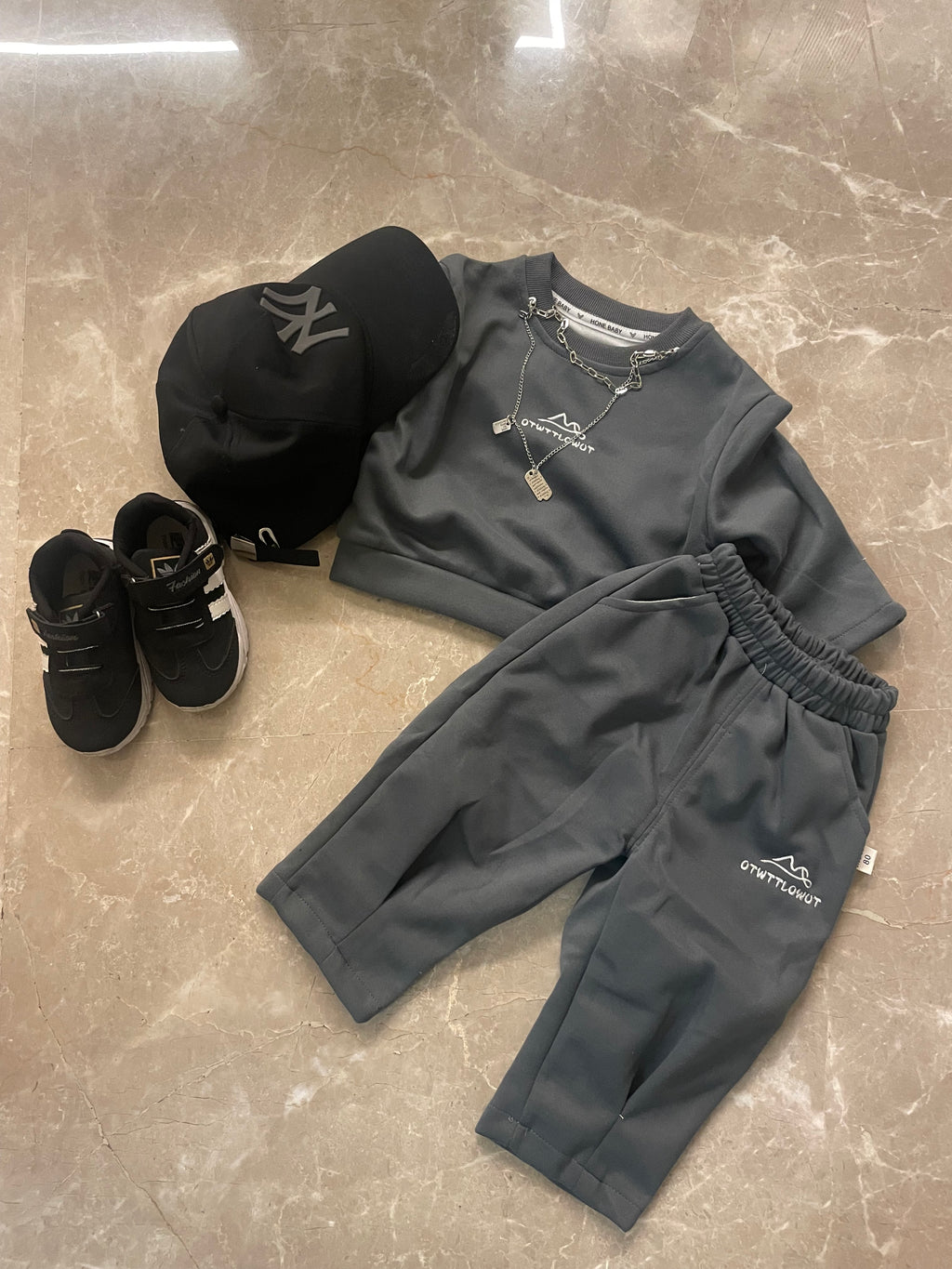 Dark grey track set with chain