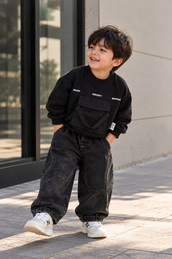 Black sweatshirt round neck